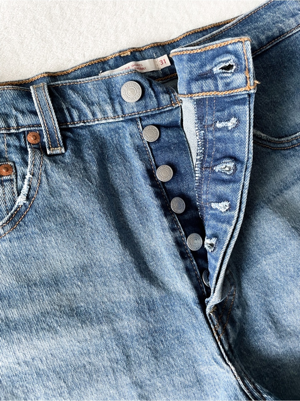 Levi's Ribcage Shorts - Picture 4 of 13